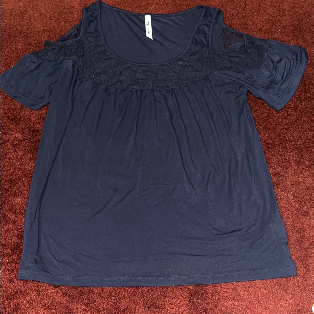 White Mark Navy Cold Shoulder Lace Top